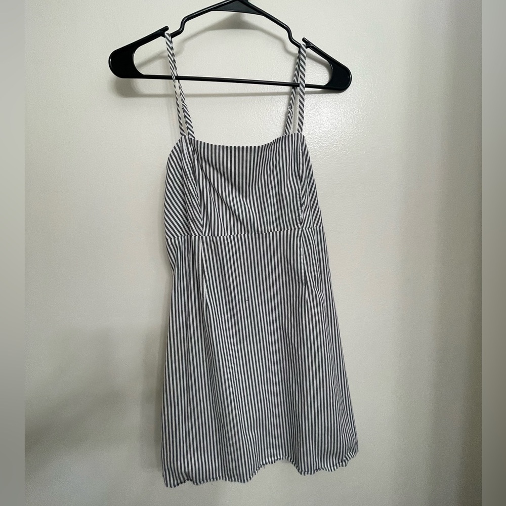 Kendall & Kylie summer dress
More likes a small